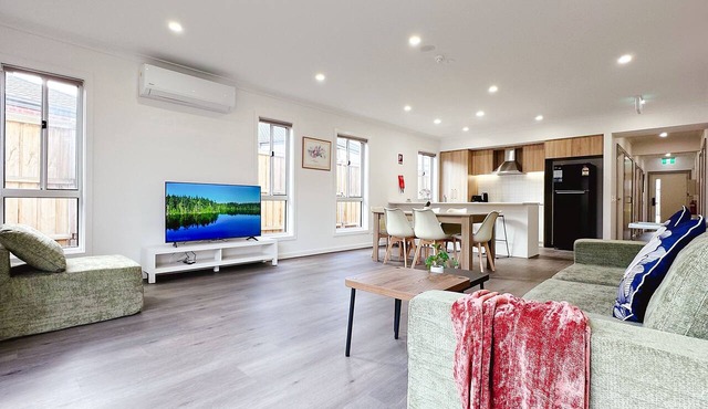 2024Built/AC & Bath each Room/Study/TownCentre/SDA in Werribee