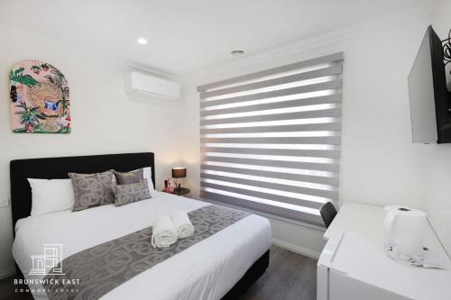 207 Chic Queen BR with Fast WiFi - Brunswick East - 30 Percent OFF in Melbourne