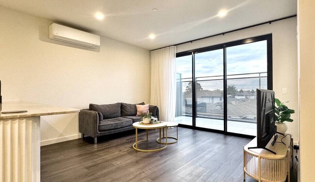 2BR 2BA Modern Manor House - Steps from Monash Uni in Clayton