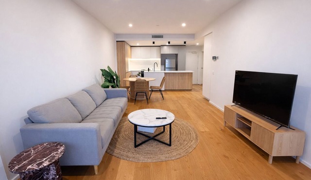 2BR Aprt West End Hideaway | City Views and Carpark in West End
