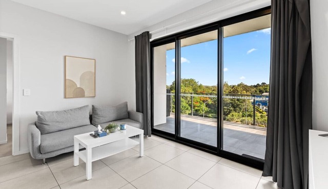2BR Modern Apartment w/Balcony | Great Location in MacGregor