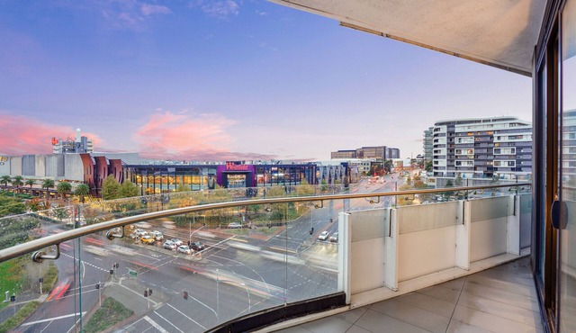 3 Bedroom Apartment 5 mins walking to Westfield Doncaster in Doncaster
