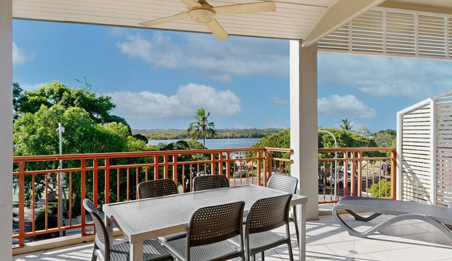 3 bedroom riverfront apartment with lift in Noosaville