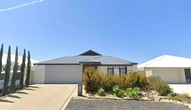31 Kids, Coast & Chill - 4BR Parking & Theatre Rm in Secret Harbour
