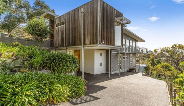 32 Arthurs ave · The Eagles Nest! in McCrae