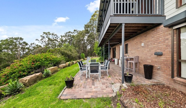 4-Bed Hinterland Retreat with Gorgeous Views in Mudgeeraba
