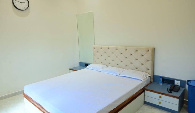 4-bedroom bungalow in marvelous Isarwarpur with cool AC