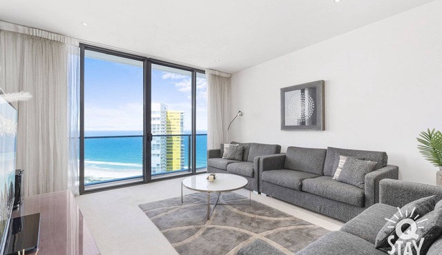 4 Bedroom Sub Penthouse High Floor, Ocean Views in Broadbeach