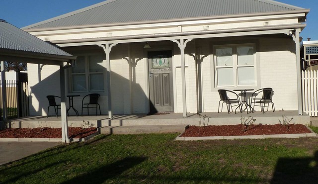4 Havelock Street - central heritage home in Wodonga