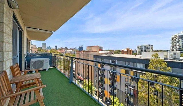 64 Sweeping Views EastPerth 2BR Pool+Pkg in Perth