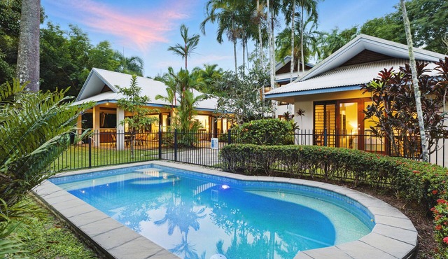 65 Mitre Port Douglas - Villa with golf course views in Craiglie