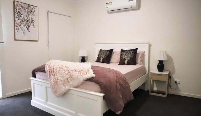 8-Guest Accommodation with Kids' Room in Brookfield