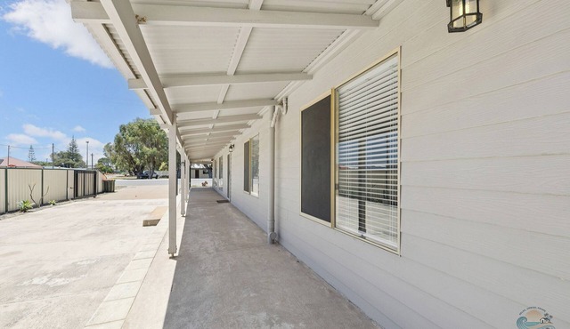 A modern & stunning 8-bedroom home - perfect for larger or multiple families. in Lancelin