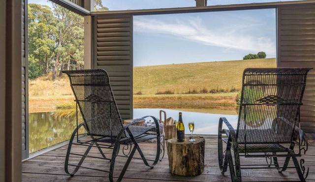 A Romantic Escape in Nature’s Embrace in Bullarto South