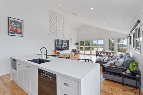 Aarini Cottage - The Ultimate Beachside Escape! in Macmasters Beach