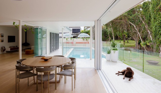Absolute beach front masterpiece fit for a small family in Warana