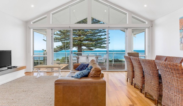 Absolute beachfront accommodation, perfect for families and large groups. in Encounter Bay