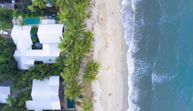 Absolute beachfront uninterrupted view to Port Douglas on unspoiled Newell Beach in Newell