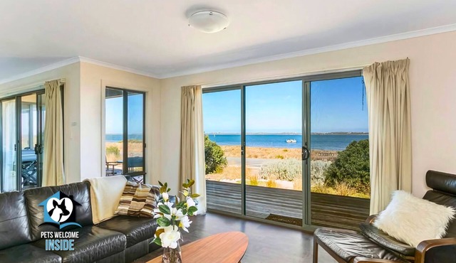 Absolute Waterfront Views + Kayaks in Noonameena