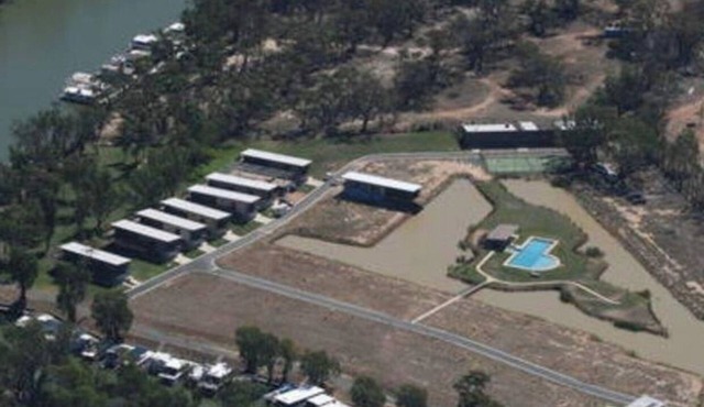 Absolutely Murray River Frontage @ Deepcreek marina moama in Bunnaloo