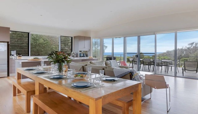 Aloha – absolute beachfront house in Culburra Beach