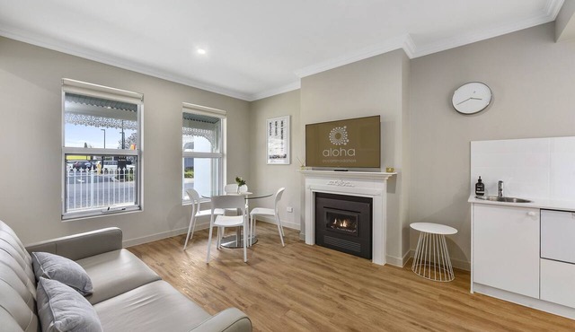 Aloha Central Luxury Accommodation in Naracoorte