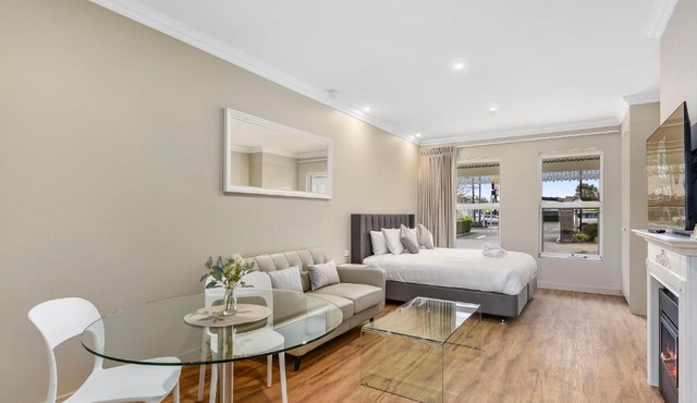 Aloha Central Luxury Accommodation in Naracoorte