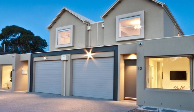 Amaroo by the beach and Swan Bay in Queenscliffe