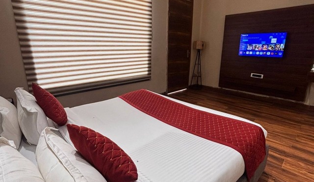 Ambaram Hotel & Resort