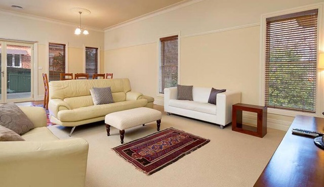 'Ampleforth East' in Albury