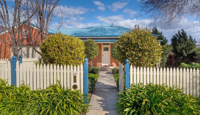 Ampleforth East- spacious and stunning, parking and wifi! - Spacious four bedroom home in East Albury