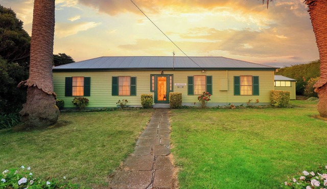 Anthony’s at Highfield offers a relaxing stay in total comfort and serenity. in Stanley