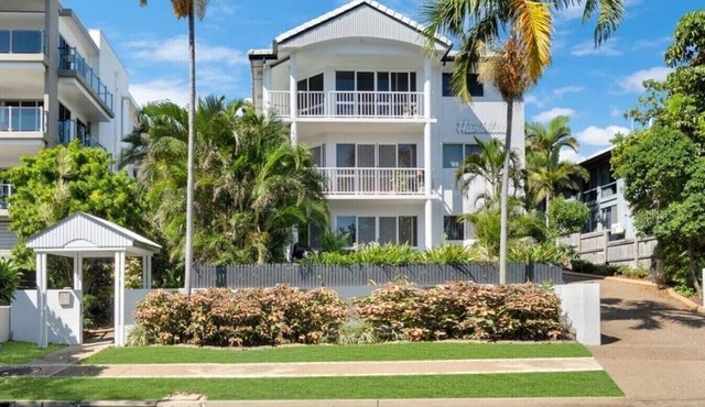 Apartment on The Strand - 2 Bed 2 Bath in a gated complex. in North Ward