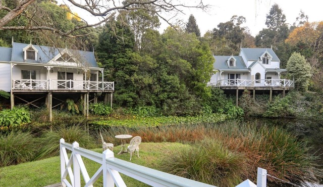 Apple Tree Cottage | Charming Coastal Getaway in Apollo Bay