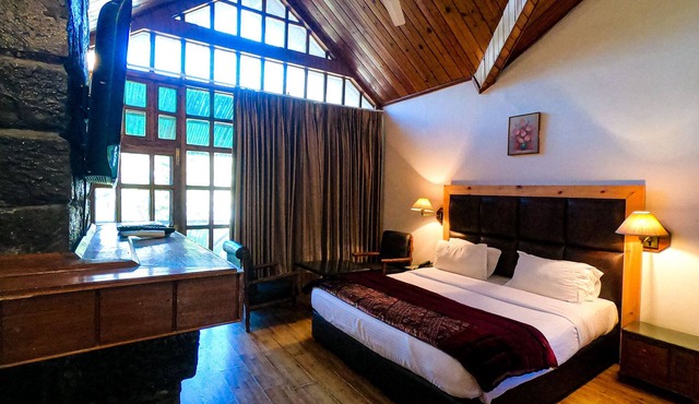 Apple Valley Resort in Bhuntar