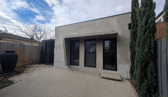 Architectural Coastal Retreat in Williamstown North