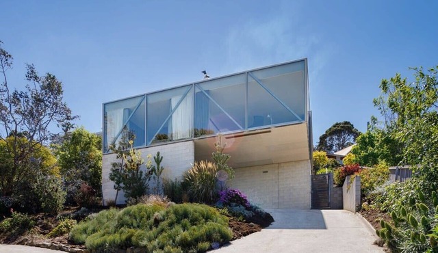 Architectural Glass House with Breathtaking Ocean Views in Taroona