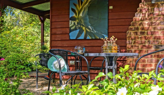 Art Escape is a very private cottage perfect for a couple in Beechworth