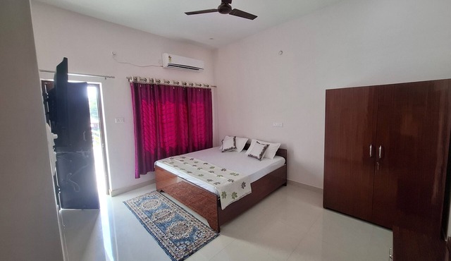 ATHASHRI Your Quiet Escape in Kashi — Intimate, Stylish & Steps from the Action.