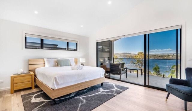 Austins Ferry Haven Modern Waterfront Retreat in Austins Ferry