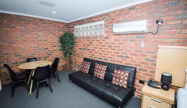 Australian Settlers Motor Inn in Swan Hill