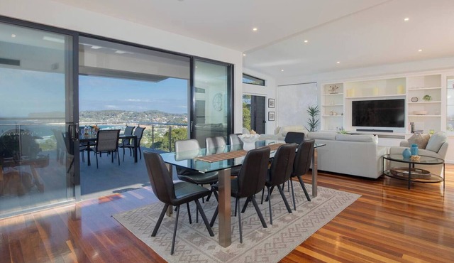 Avoca Infinity Expansive Haven with Ocean Panorama in Terrigal