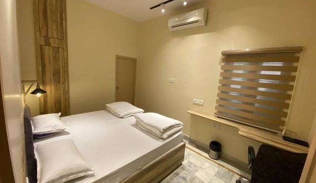 Backpackers Den