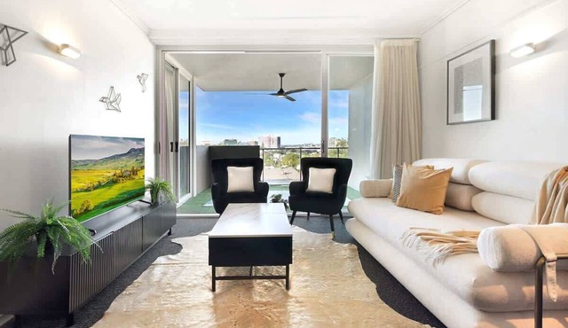 Balcony Views, Parking, Pool & Gym | Walk to CBD in Spring Hill