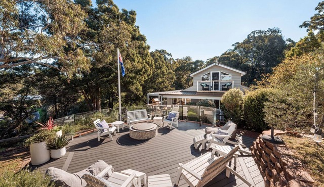 Bancroft Haven: Nestled above the marina boasting views across Bancroft Bay in Metung