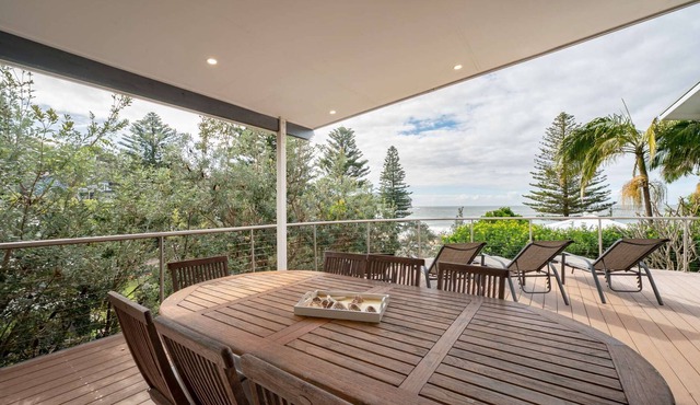 "Bangalla" - Ocean Views & Private Beach Access in Macmasters Beach
