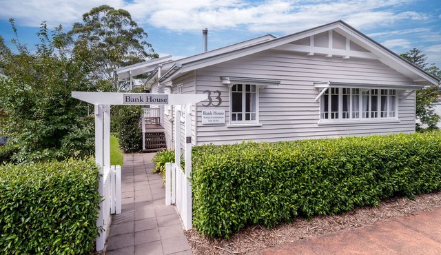 Bank House - Boutique Accommodation in Tamborine Mountain