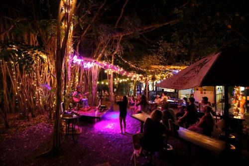 Banyan Tree Holiday Park in Rum Jungle Station