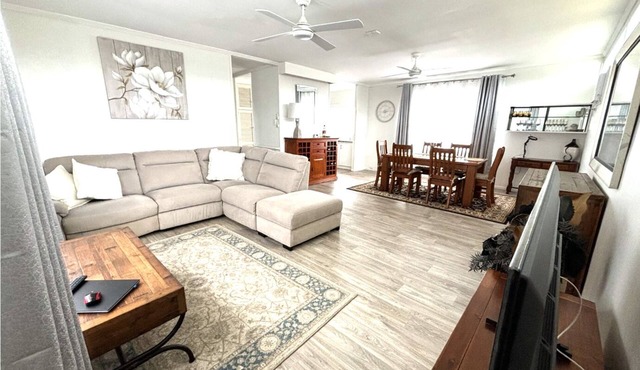 Barney Point Gem Space, Privacy & Perfect Location Walk to Beach, Cafes and Pub in Barney Point