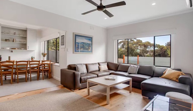 Bayhaven—Breezy Family Getaway by Horseshoe Bay in Port Elliot